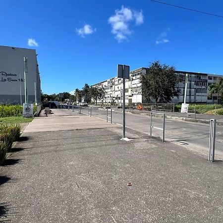 Appartement Proche Aeroport Au Rez-De-Chaussee Les Abymes Esterno foto